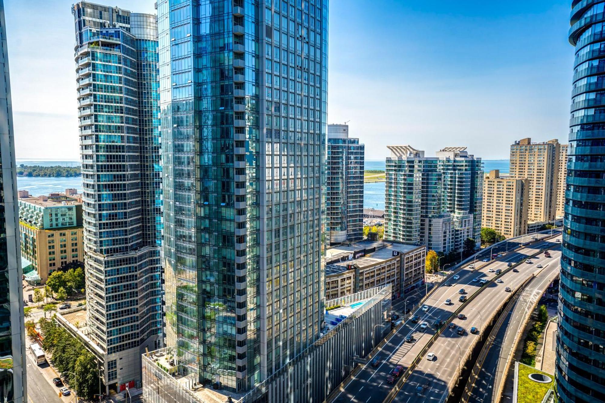 Stunning 1br In Heart Of Downtown Apartment Toronto